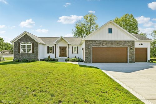 533 E Lakewood Dr, Canal Fulton, OH, 44614-1401 | Card Image