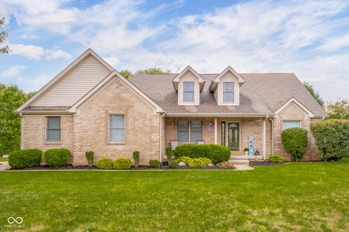 3368 Berkshire Pl, Columbus, IN, 47203-4452 | Card Image