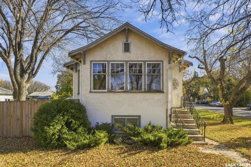 1702 E Avenue N, Saskatoon, SK, S7L1V4 | Card Image