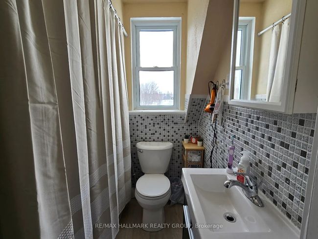 7122 Bank St, Home with 4 bedrooms, 2 bathrooms and 16 parking in Metcalfe ON | Image 18