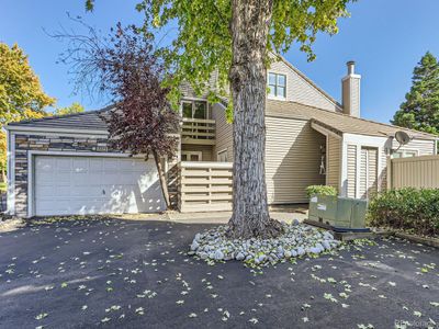 2275 S Yosemite Cir, Townhouse with 2 bedrooms, 2 bathrooms and null parking in Denver CO | Image 2