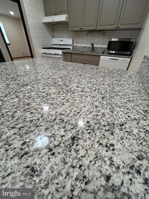 apt-15-400 Main St, ROYERSFORD, PA, 19468-2343 | Card Image