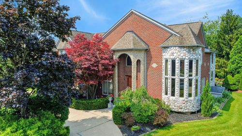 833 Lakewood Dr, Rochester Hills, MI, 48309-1010 | Card Image