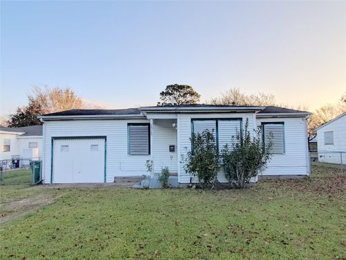 1717 Hawthorne St, La Marque, TX, 77568-5811 | Card Image