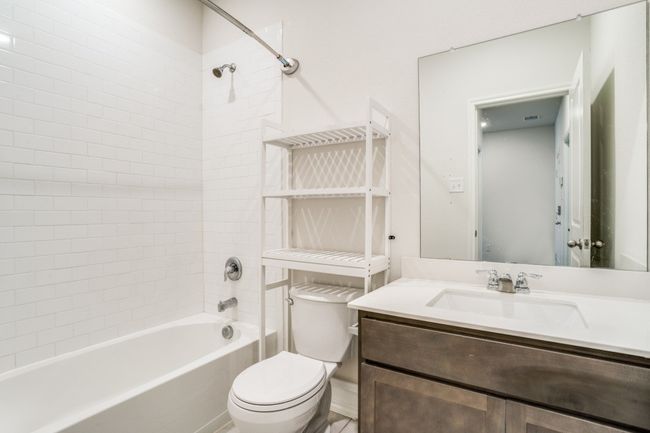 Bathroom with vanity and shower / washtub combination | Image 6