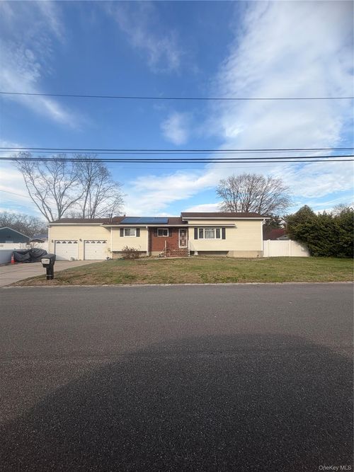 99 Brooklyn Ave, West Babylon, NY, 11704-1716 | Card Image
