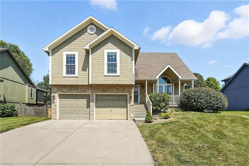 8002 Ne 111th Ter, Kansas City, MO, 64157-8811 | Card Image