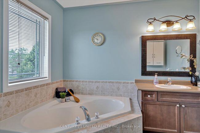 213 Farrier Cres, House other with 4 bedrooms, 4 bathrooms and 4 parking in Peterborough ON | Image 23