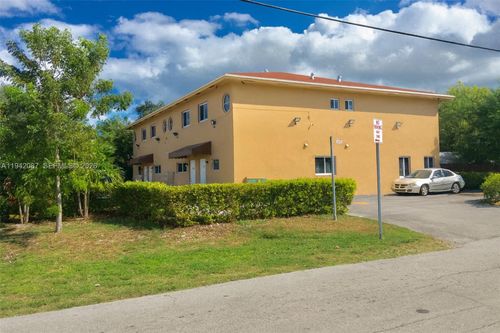 16585 Ne 3rd Ave, Miami, FL, 33162-3503 | Card Image