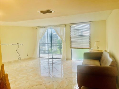 711-20400 W Country Club Dr, Aventura, FL, 33180-1618 | Card Image