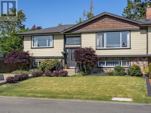 10378 Patricia Pl, Sidney, BC, V8L3J6 | Card Image
