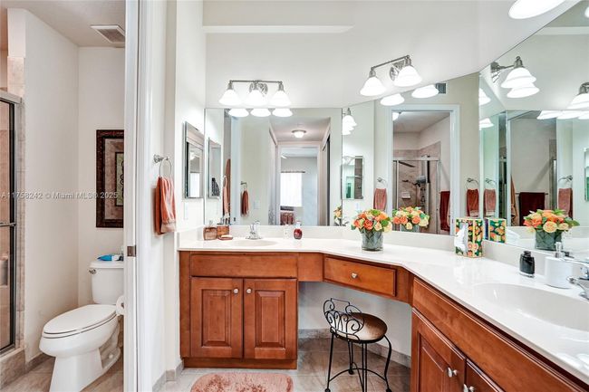 APT-501 - 3500 Oaks Clubhouse Dr, Condo with 3 bedrooms, 2 bathrooms and null parking in Pompano Beach FL | Image 57