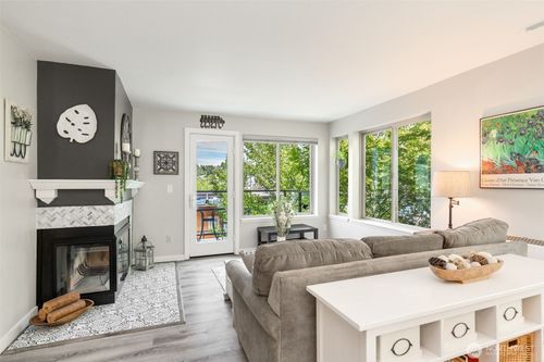 b505-29 Etruria St, Seattle, WA, 98109-1674 | Card Image