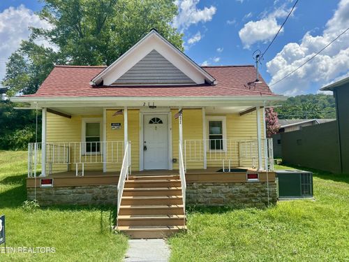 211 Kingston Ave, Oliver Springs, TN, 37840-1741 | Card Image