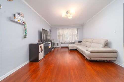 a-68 140th St, Kew Garden Hl, NY, 11367-1639 | Card Image