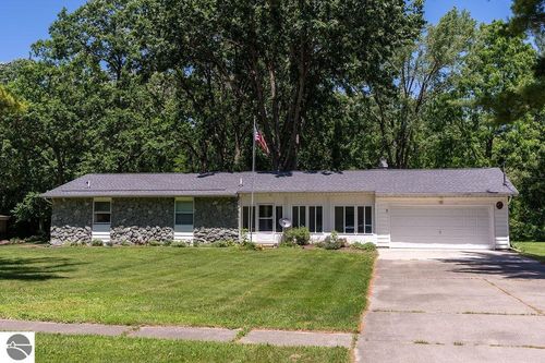 3931 Jim Dr, Bridgeport, MI, 48722-9543 | Card Image