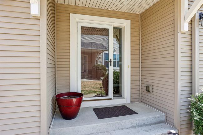Inviting front entry | Image 44