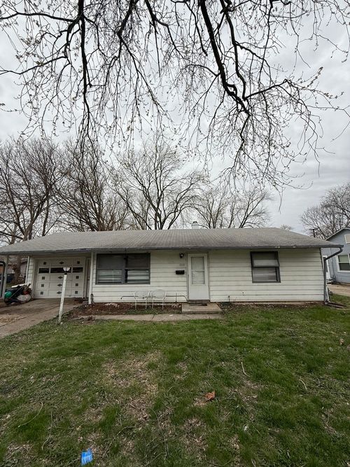1939 E Spruce St, Kankakee, IL, 60901-2767 | Card Image
