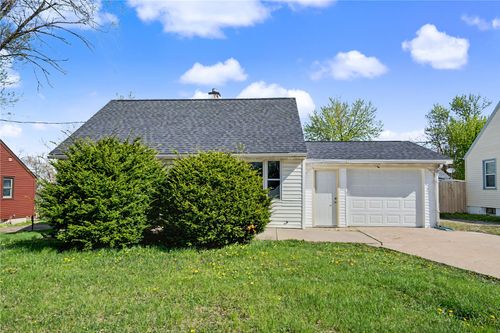 360 Wilson Avenue Sw, Cedar Rapids, IA, 52404 | Card Image