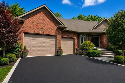 75 Wagon St, Kitchener, ON, N2P2V2 | Card Image