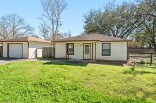 2611 Center St, Waller, TX, 77484-8122 | Card Image