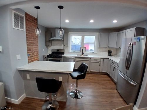 17 Thomas St, Bloomfield, NJ, 07003-2327 | Card Image