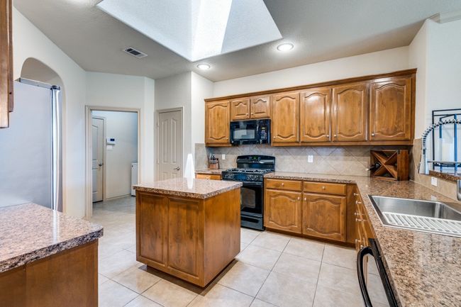 Beautiful sky light! GAS RANGE! | Image 7