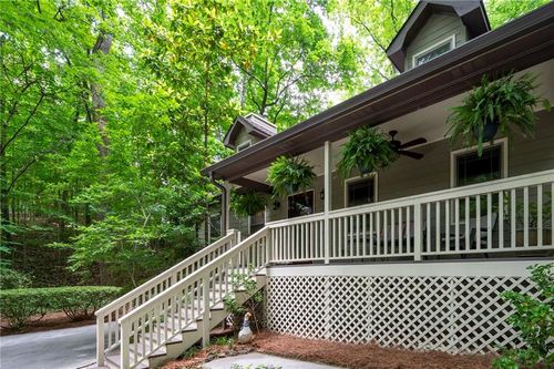 1560 Bubbling Creek Rd Ne, Brookhaven, GA, 30319-2106 | Card Image