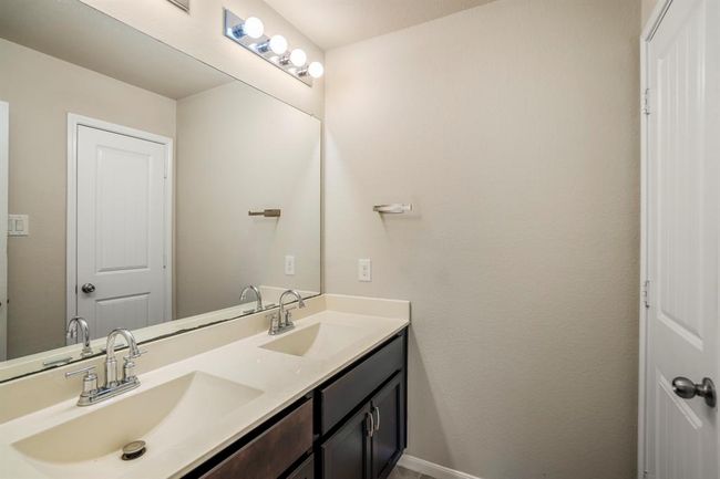 Lots of lighting over the mirror in the bathroom. | Image 29
