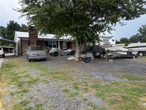 6415 Bringle Ferry Rd, Salisbury, NC, 28146-7137 | Card Image