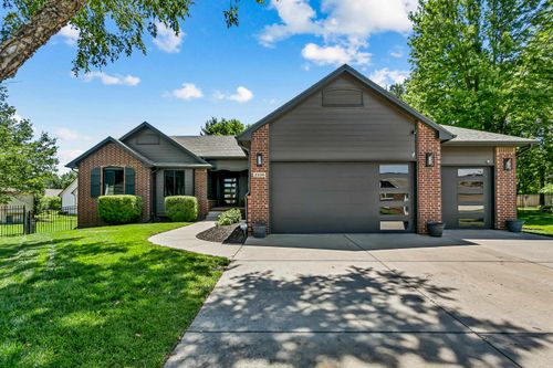 3106 N Lakecrest Cir, Wichita, KS, 67205-1917 | Card Image