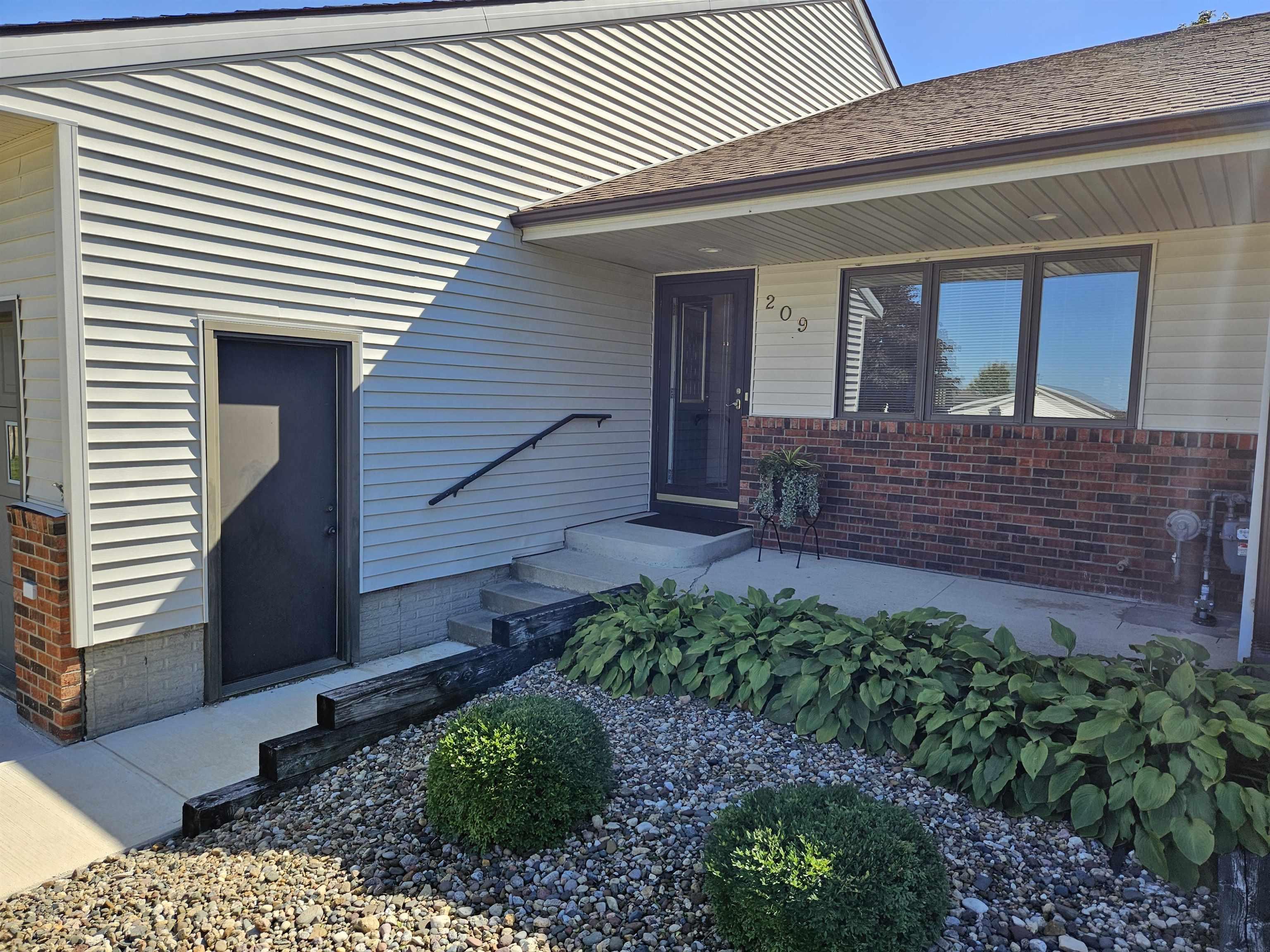 Royal Oaks Dr, Cresco, IA 52136