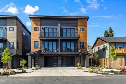 unit-8-20 Nw Mccann Ave, Bend, OR, 97703-2597 | Card Image