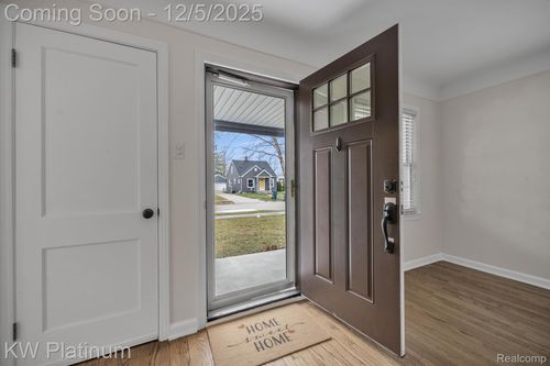 1027 Orchard Grove Dr, Royal Oak, MI, 48067-4331 | Card Image