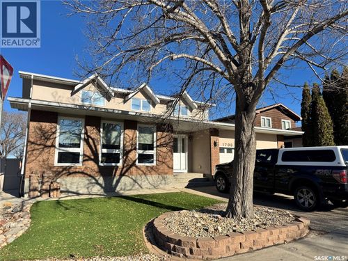 1703 Hunter Pl E, Regina, SK, S4V0P3 | Card Image