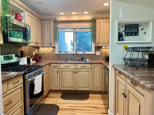 72-72 Timberwood Rd, West Hartford, CT, 06117-1466 | Card Image