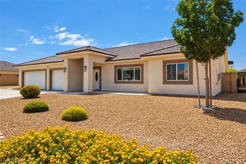 4951 Parkwood Dr, Pahrump, NV, 89061-7214 | Card Image