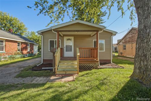 2034 Kenneth Street, Burton, MI, 48529 | Card Image