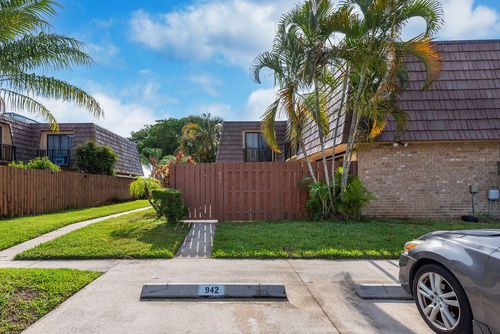 941 Springdale Circle, Palm Springs, FL, 33461 | Card Image