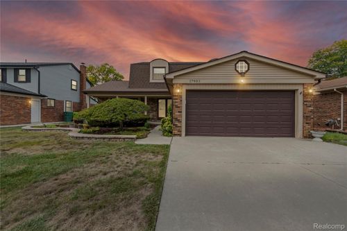17903 Red Oaks Dr, Macomb, MI, 48044-2773 | Card Image