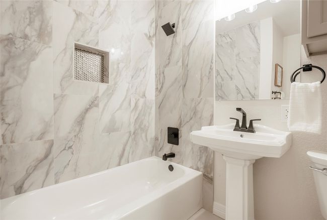 Bathroom with bathtub / shower combination and toilet | Image 24