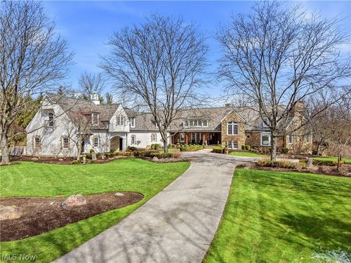 809 Village Trl, Gates Mills, OH, 44040-9660 | Card Image