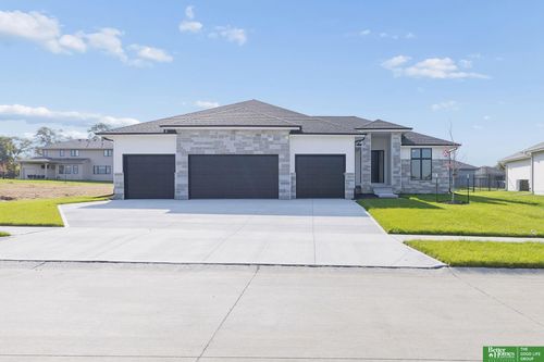 9815 Cumberland Dr, Papillion, NE, 68046-3712 | Card Image