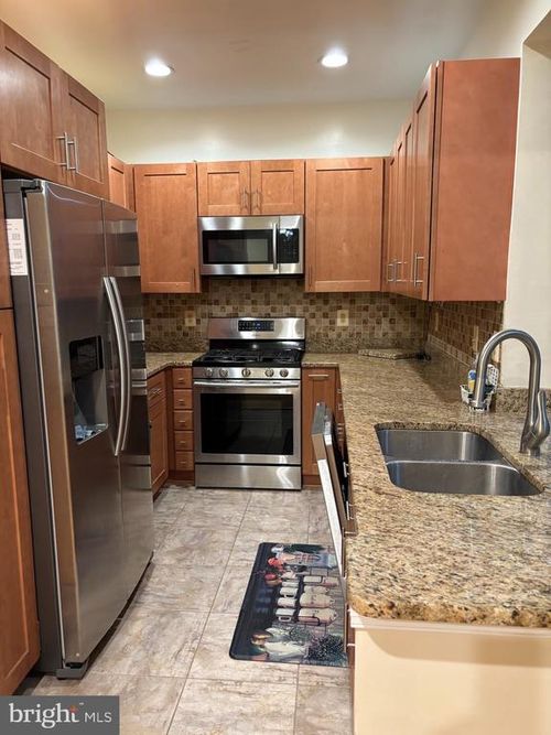 unit-202-11326 Westbrook Mill Ln, FAIRFAX, VA, 22030-5667 | Card Image