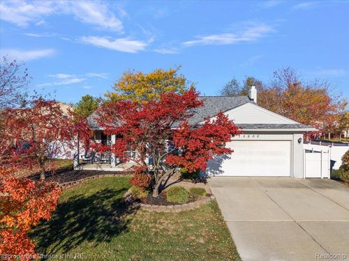 15900 Cumberland St, Riverview, MI, 48193-8121 | Card Image