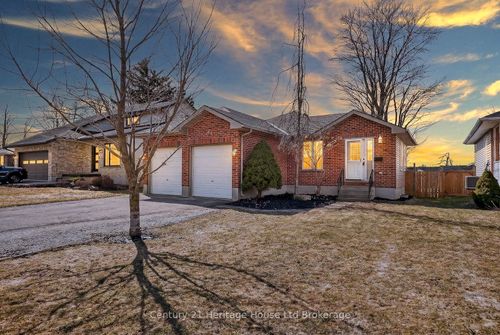 42 Eleanor St, Mitchell, ON, N0K1N0 | Card Image