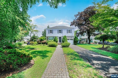 685 Ackerman Ave, Glen Rock, NJ, 07452-2416 | Card Image