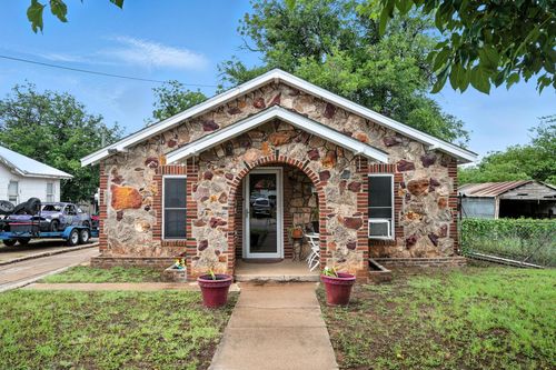 907 Bowie St, Sweetwater, TX, 79556-6422 | Card Image