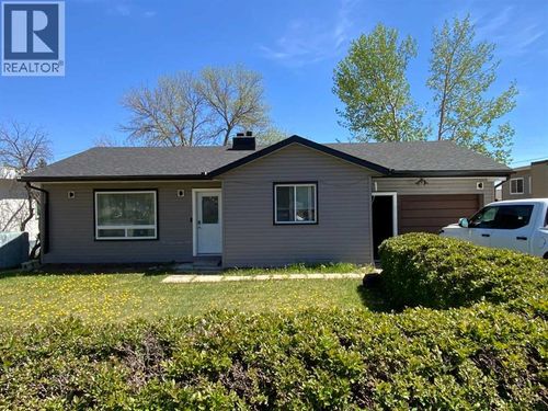 422 Arena Avenue, Trochu, AB, T0M2C0 | Card Image
