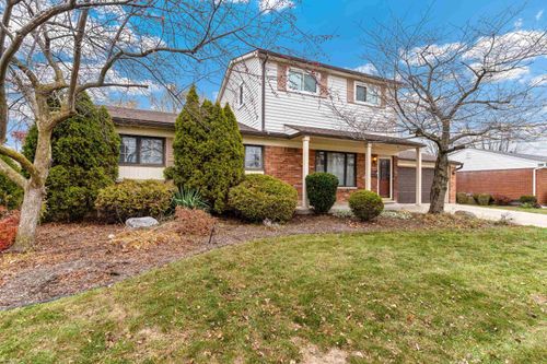 609 Manchester St, Madison Heights, MI, 48071-5216 | Card Image